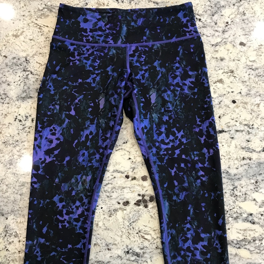 Lululemon Wunder Under Crops size 6